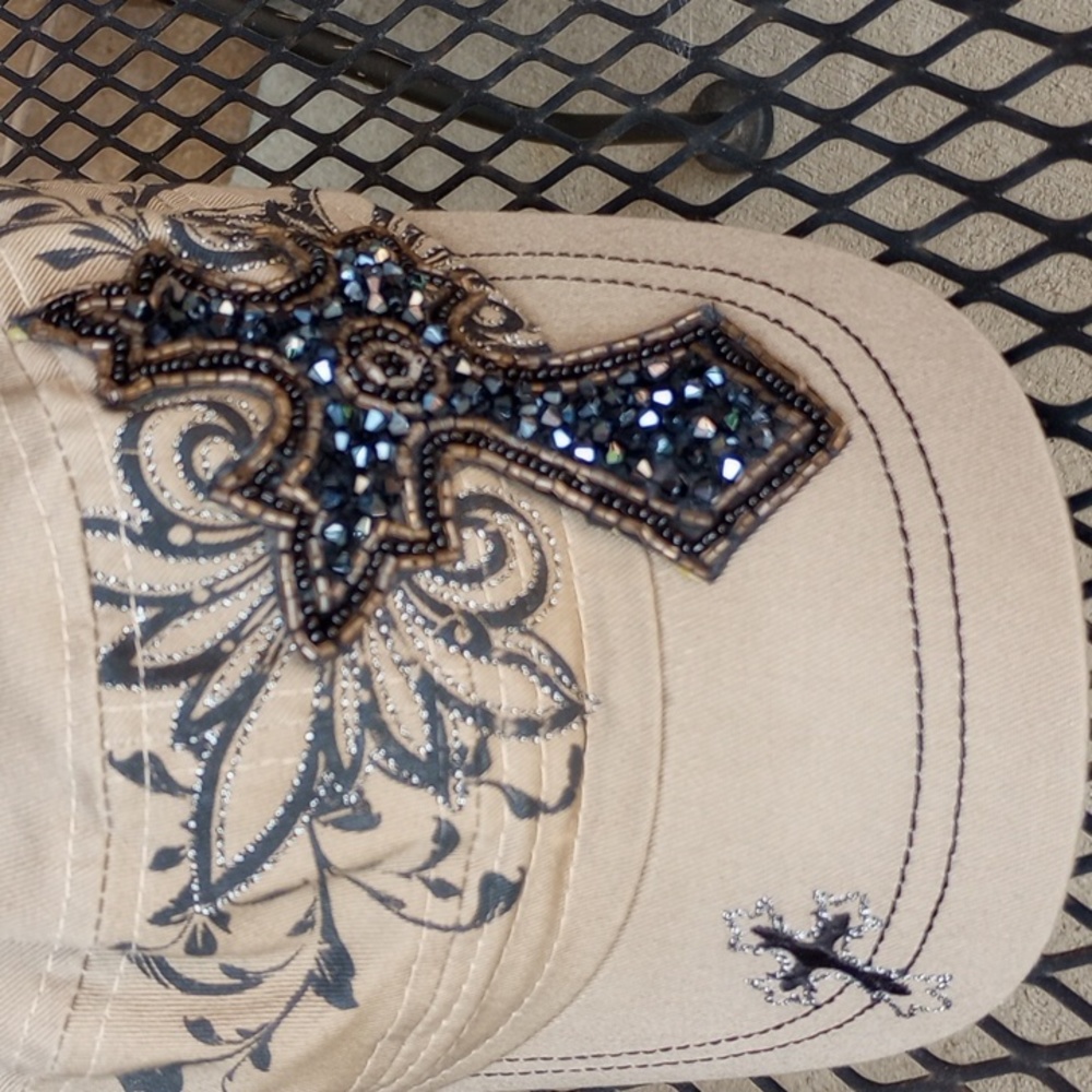 Cap with Cross of Bling - Picture 4 of 5
